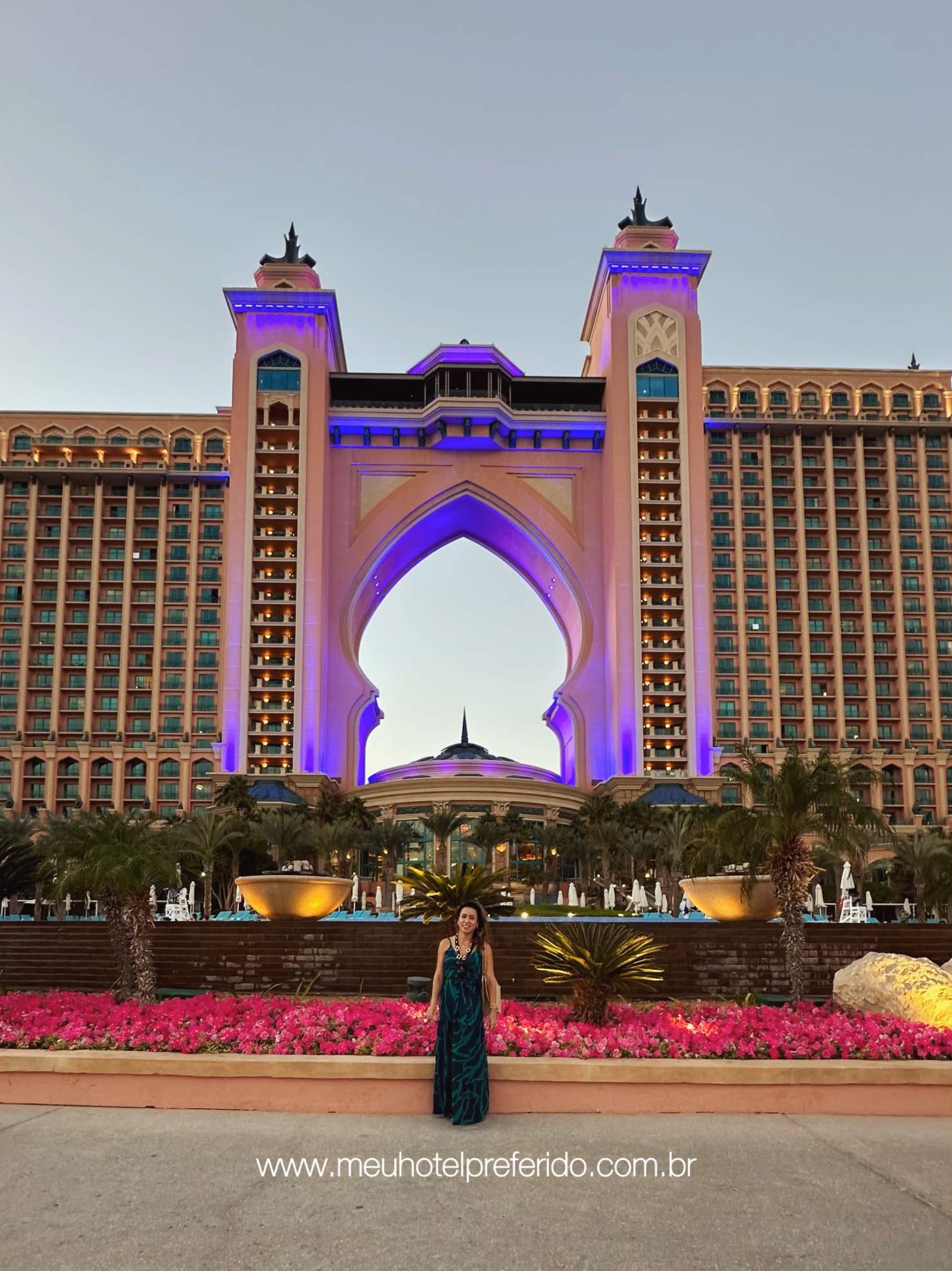 Na praia em frente ao Atlantis The Palm em Dubai.