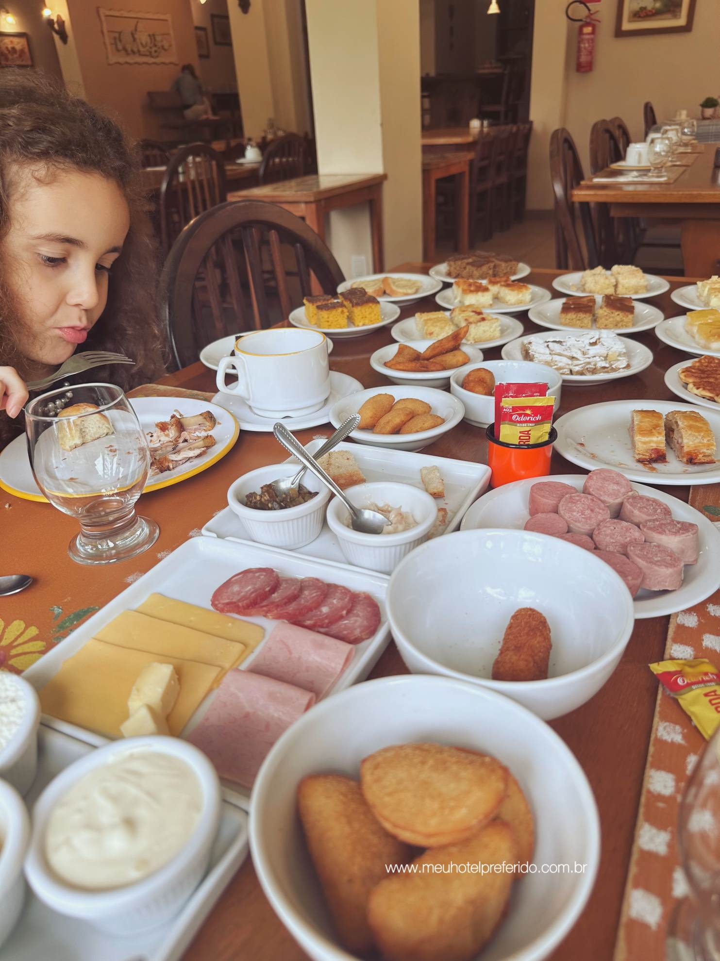 Café colonial, gastronomia típica